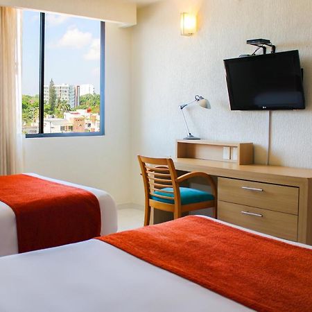 Hotel & Suites Real Del Lago Villahermosa Kültér fotó