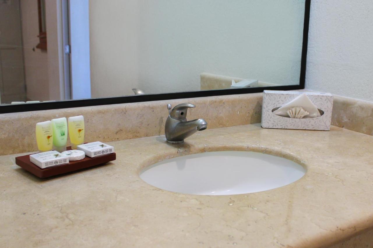 Hotel & Suites Real Del Lago Villahermosa Kültér fotó
