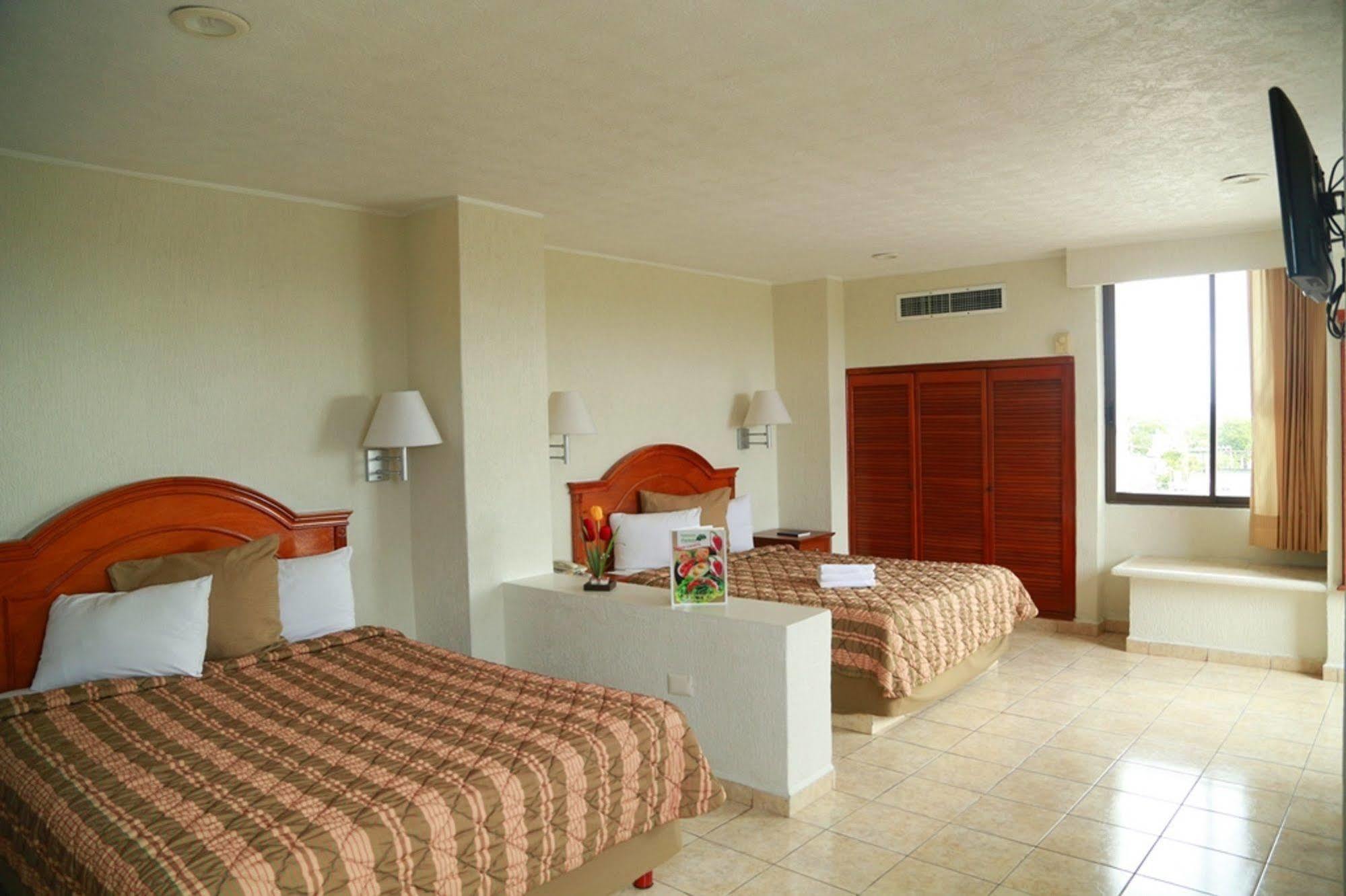 Hotel & Suites Real Del Lago Villahermosa Kültér fotó