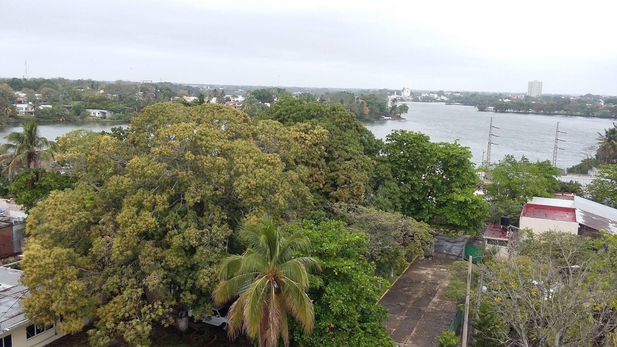 Hotel & Suites Real Del Lago Villahermosa Kültér fotó